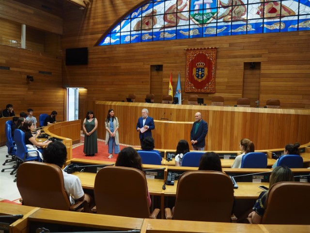 Alumnado do Instituto Arxentino-Galego Santiago Apóstolo visita o Parlamento de Galicia